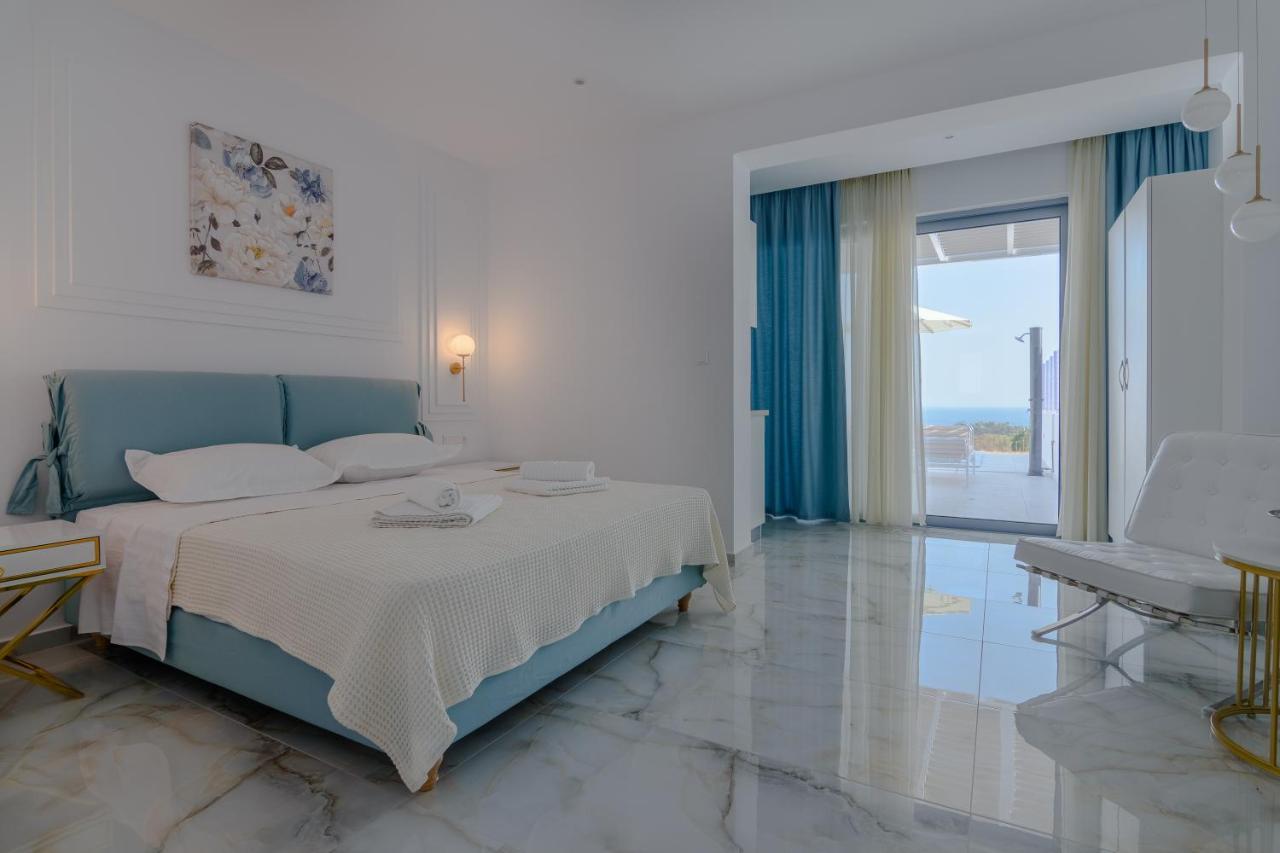 Dionisos Suites Lixouri Exterior foto