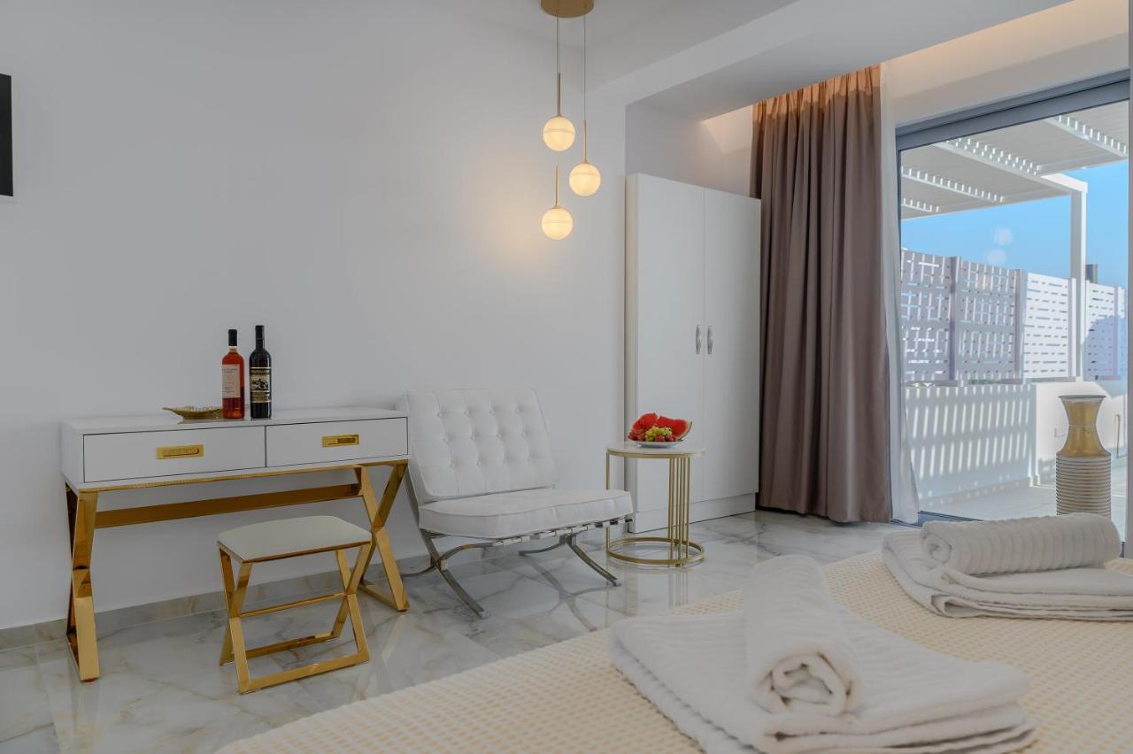 Dionisos Suites Lixouri Exterior foto