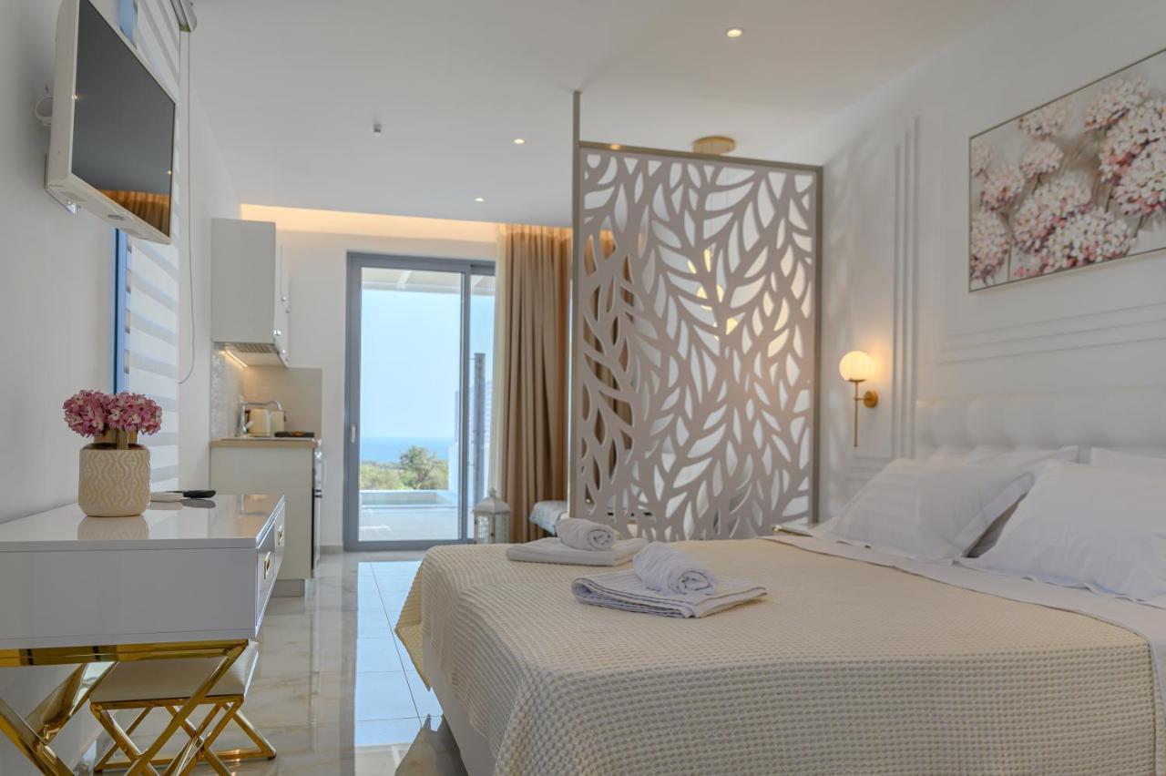 Dionisos Suites Lixouri Exterior foto