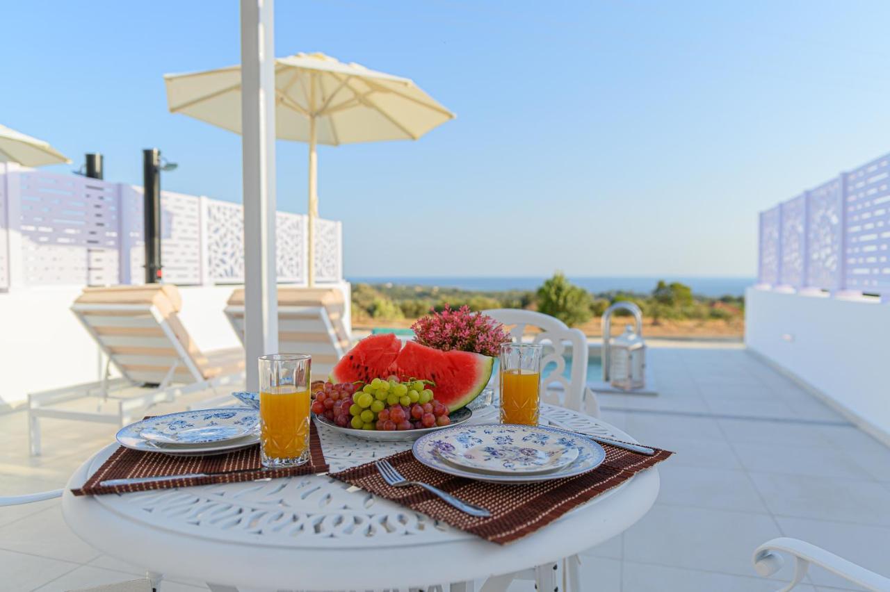 Dionisos Suites Lixouri Exterior foto