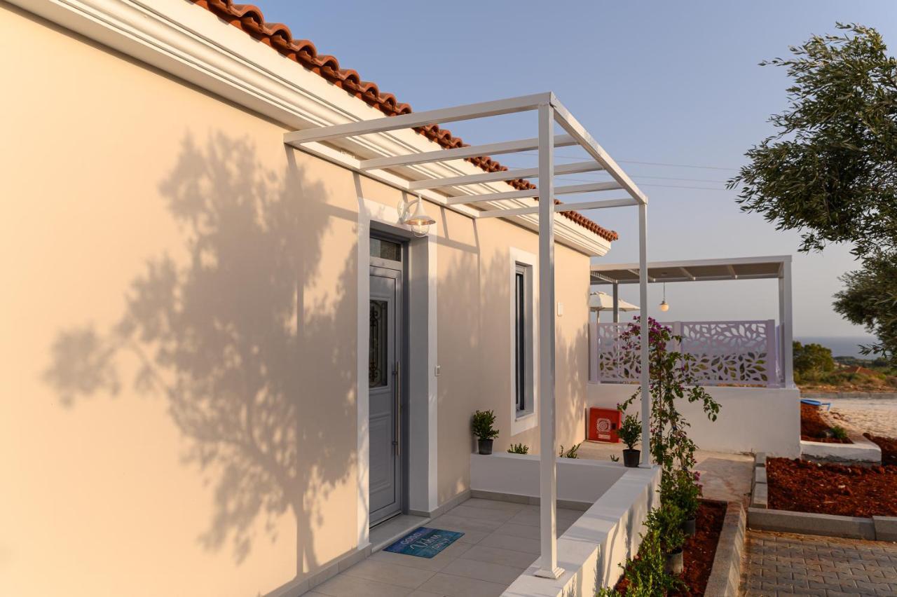 Dionisos Suites Lixouri Exterior foto